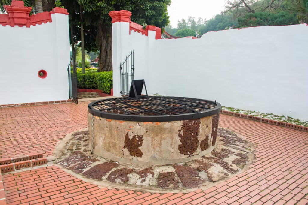 Hang Li Poh’s Well